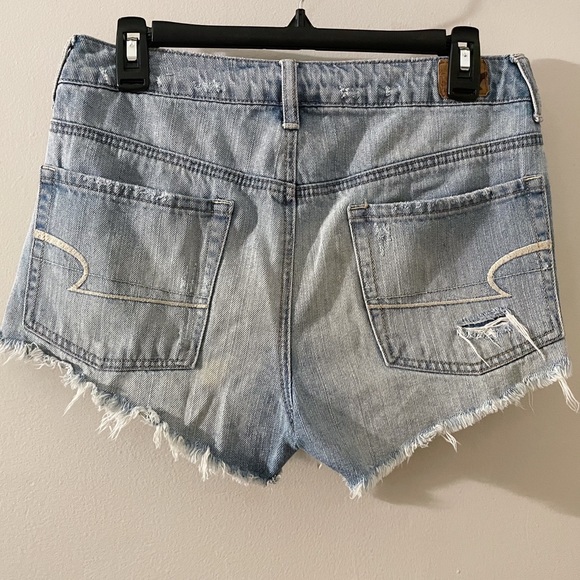 American Eagle Outfitters high rise patterned pocket light wash jean shorts - Picture 4 of 7